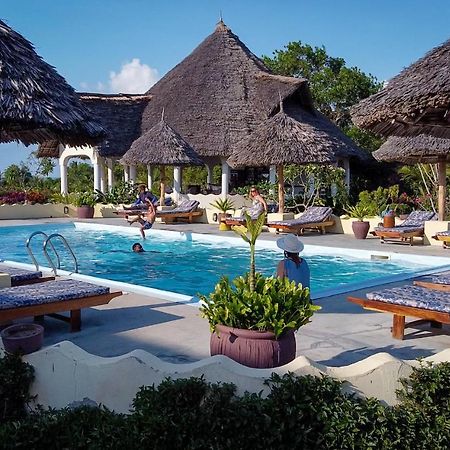 Butiama Bustani Hotel Килиндони Екстериор снимка