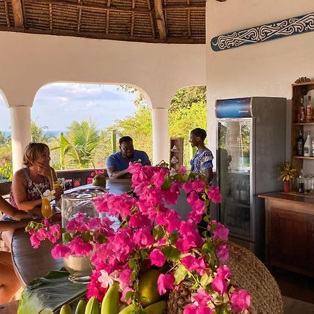 Butiama Bustani Hotel Килиндони Екстериор снимка