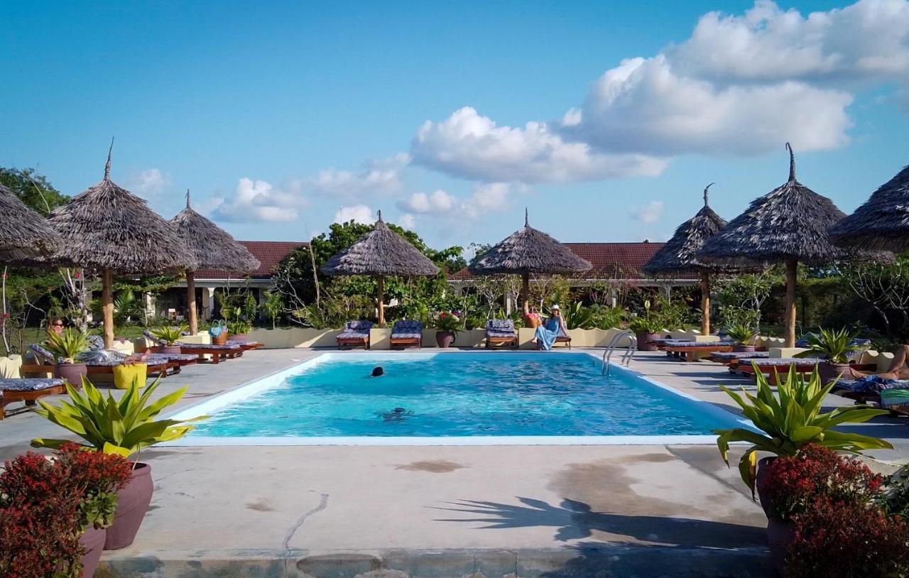 Butiama Bustani Hotel Килиндони Екстериор снимка