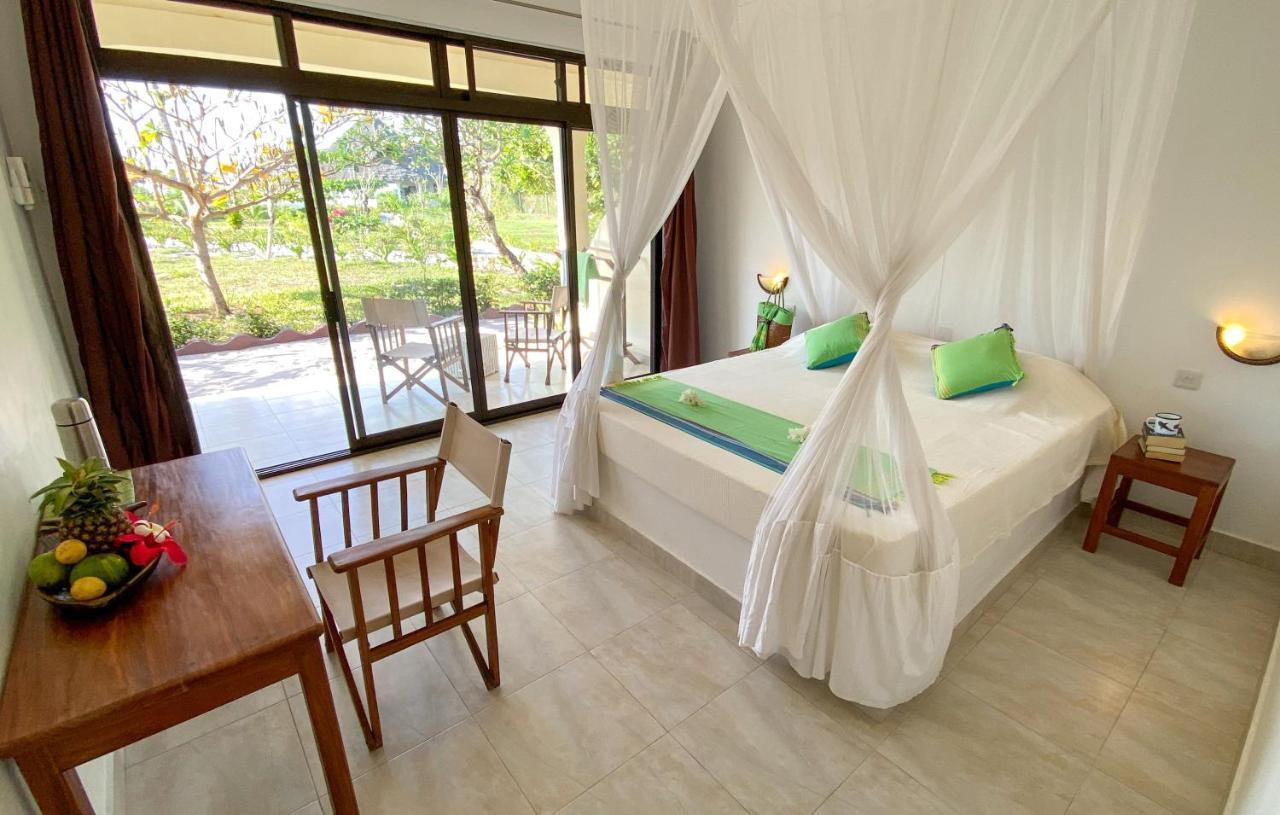 Butiama Bustani Hotel Килиндони Екстериор снимка